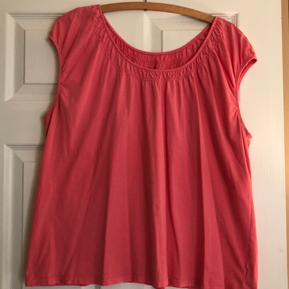 Sleeveless shirt